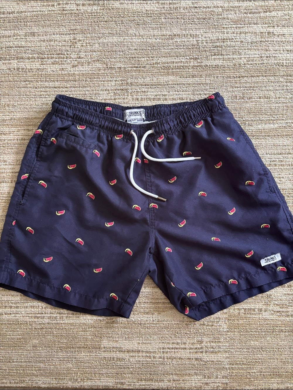 TRUNKS SURF & SWIM CO. MENS PRE-OWNED NAVY WATERMELON & BANANA SWIM TRUNKS SM